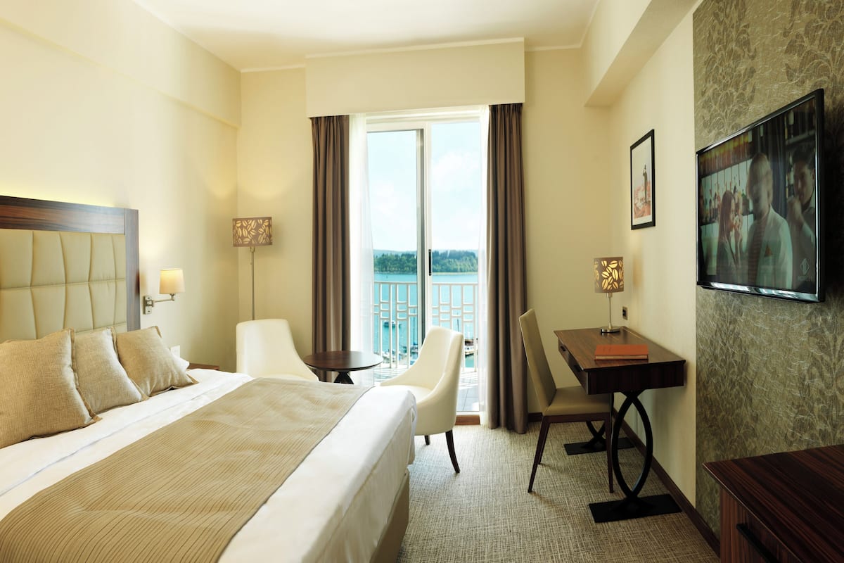 executive double room sea view/balcony | 1 bedroom, hypo-allergenic bedding, minibar, in-room safe