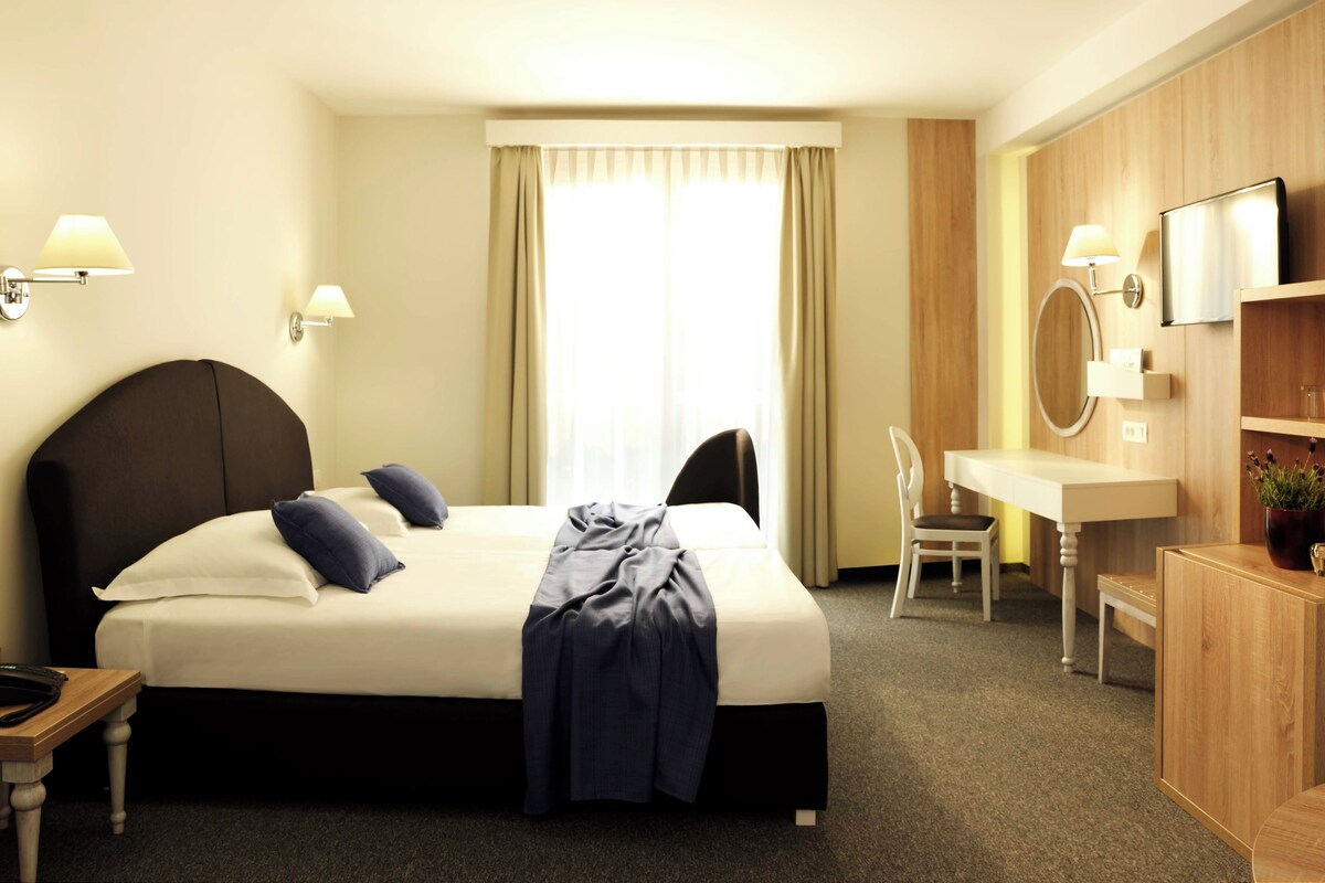 Minibar, in-room safe, desk, cribs (surcharge)