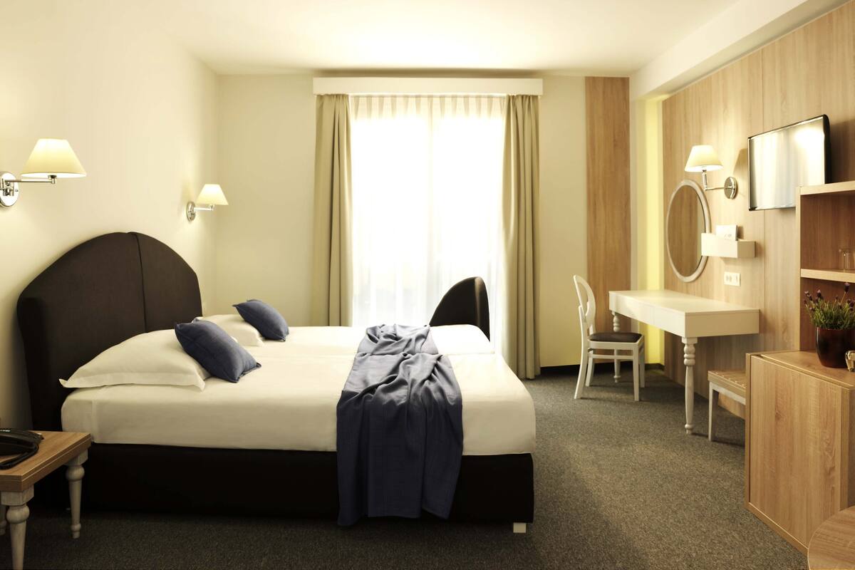 Minibar, in-room safe, desk, cribs (surcharge)