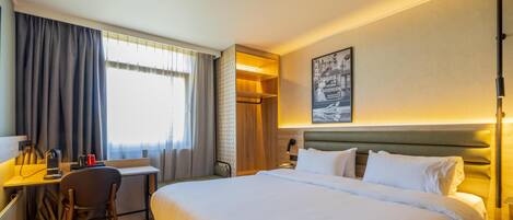 Superior Room, 1 King Bed | Desk, soundproofing, free WiFi, bed sheets