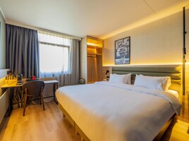 Superior Room, 1 King Bed | Desk, soundproofing, WiFi (free), bed sheets