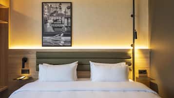 Desk, soundproofing, free WiFi, bed sheets