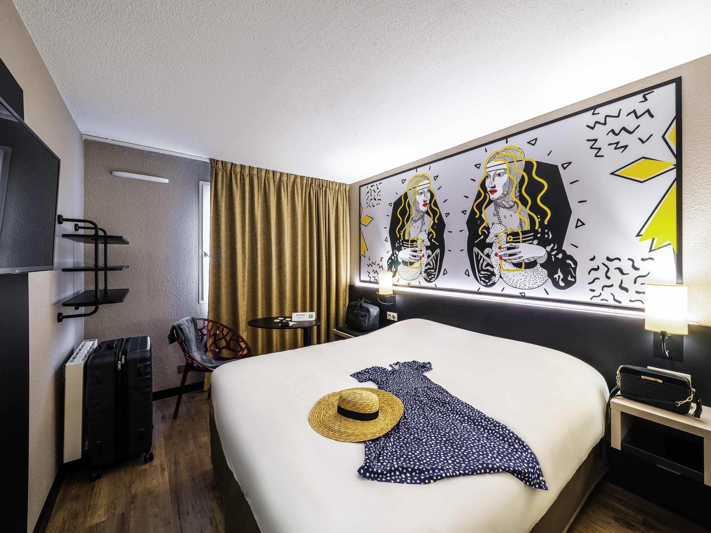 Standaard suite, 2 tweepersoonsbedden | Een bureau, geluiddichte muren, gratis wifi, beddengoed