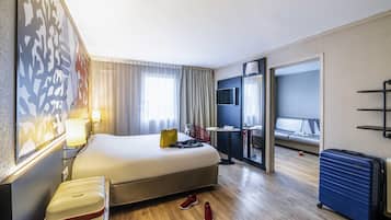 Familie suite, 1 tweepersoonsbed met slaapbank | Een bureau, geluiddichte muren, gratis wifi, beddengoed