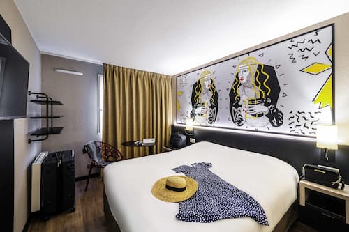 Suite Standard, 2 lits doubles | Bureau, chambres insonorisées, Wi-Fi gratuit, draps fournis