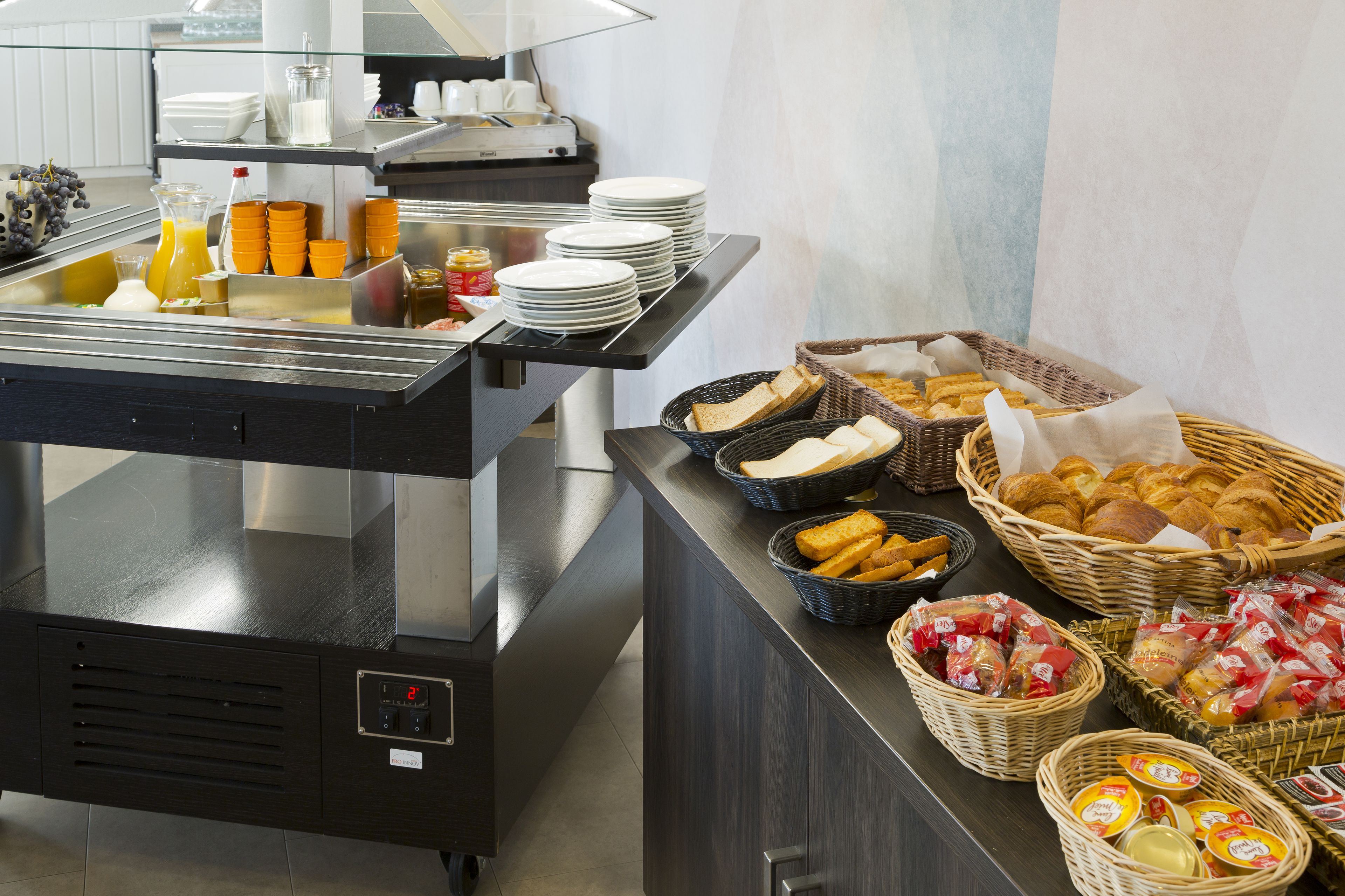 Petit déjeuner buffet servi tous les jours en supplément
