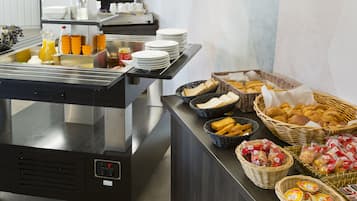 Petit déjeuner buffet servi tous les jours en supplément
