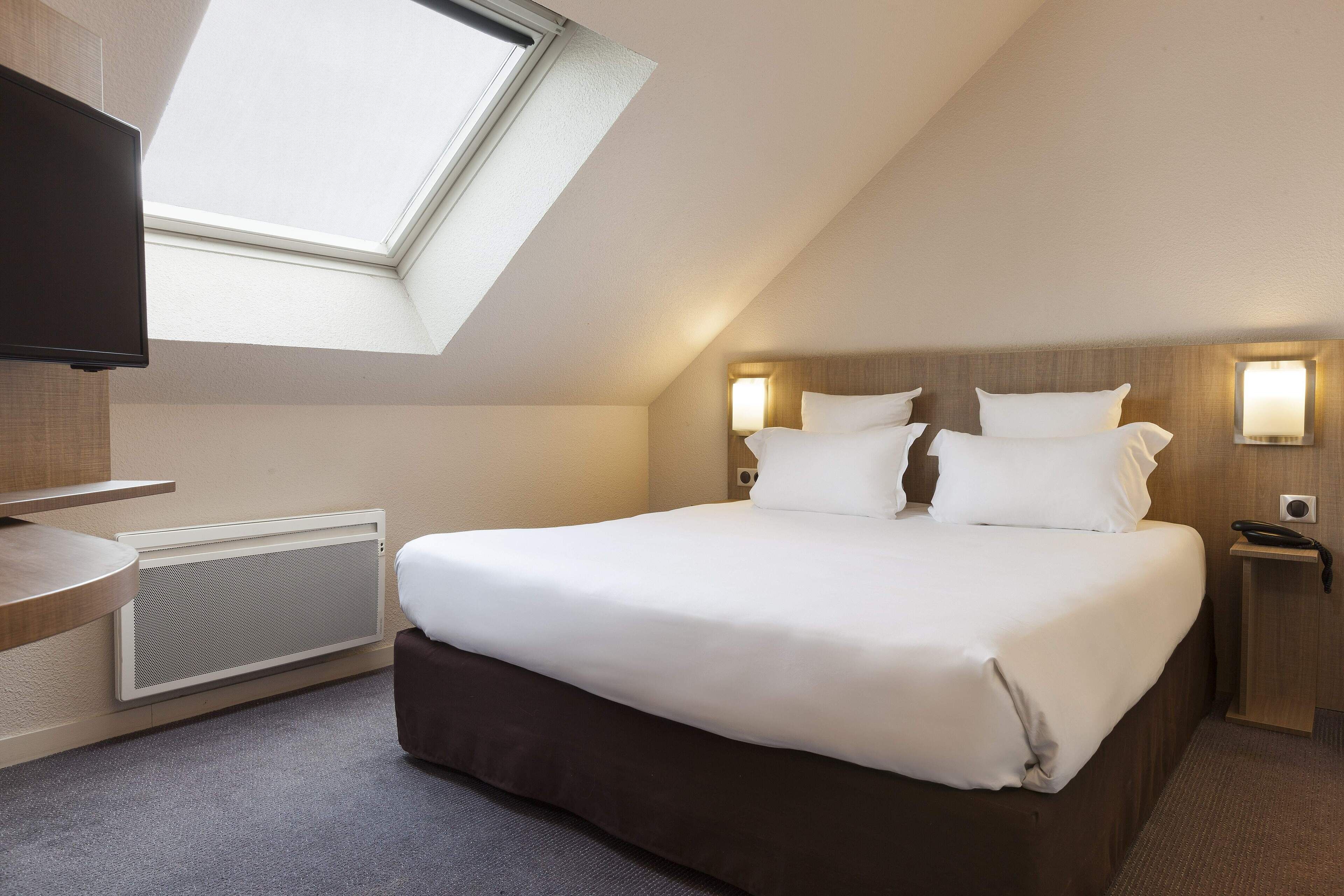 Bureau, rideaux occultants, chambres insonorisées