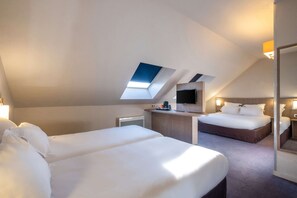 Bureau, rideaux dâobscurcissement, systĂšme dâinsonorisation