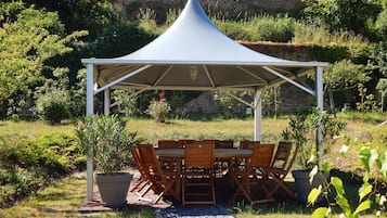 Tempat makan outdoor