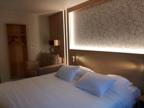 Comfort Room | Desk, soundproofing, free WiFi, bed sheets - Hôtel Aster (Val de Briey)