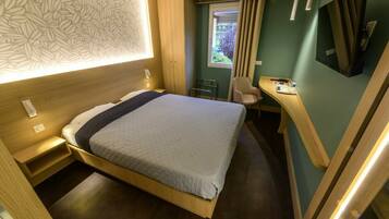 Double Room | Desk, soundproofing, free WiFi, bed sheets