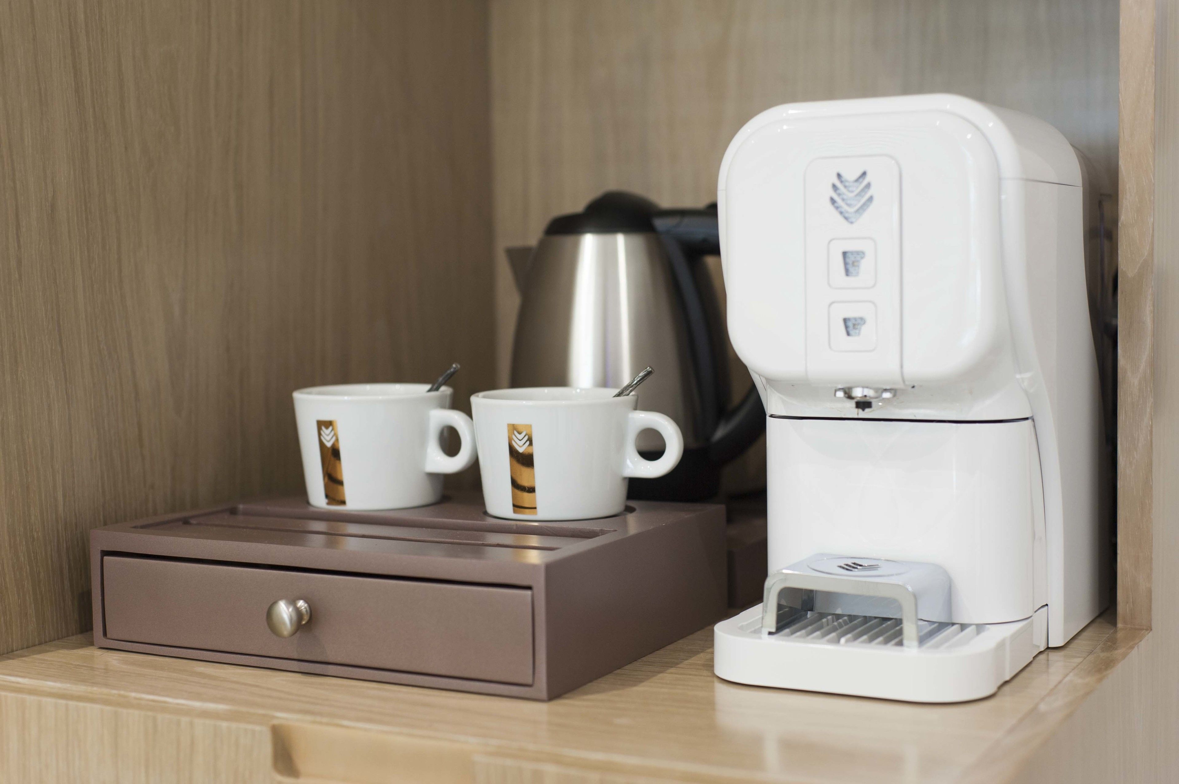 deluxe suite | coffee and/or coffee maker