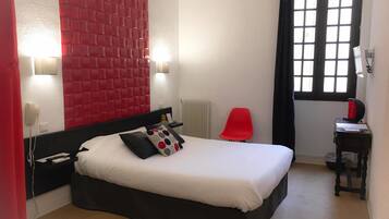 Standard Double Room | Minibar, in-room safe, individually decorated, individually furnished