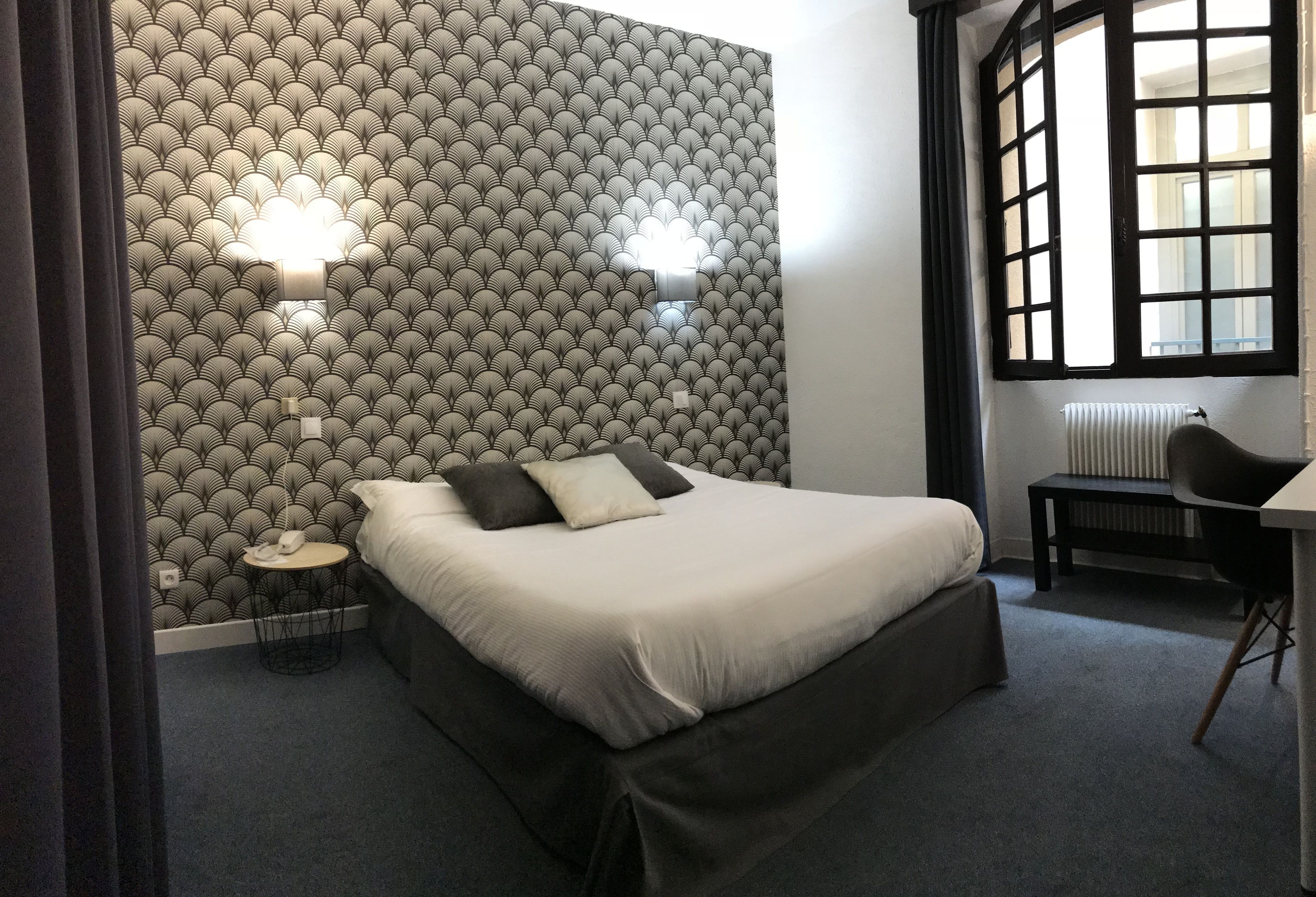 standard double room | minibar, in-room safe, individually decorated, individually furnished