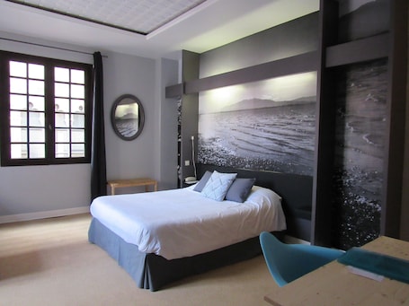 Minibar, caja de seguridad en la habitación y decoración personalizada . Hôtel De La Loge