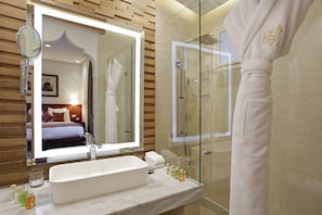 Standard Room Douiriya | Bathroom | Rainfall showerhead, free toiletries, hair dryer, bathrobes