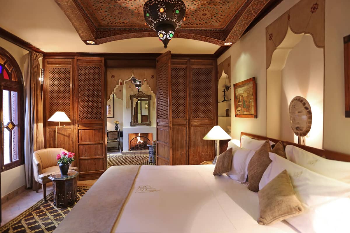 deluxe suite | pillow-top beds, minibar, in-room safe, desk