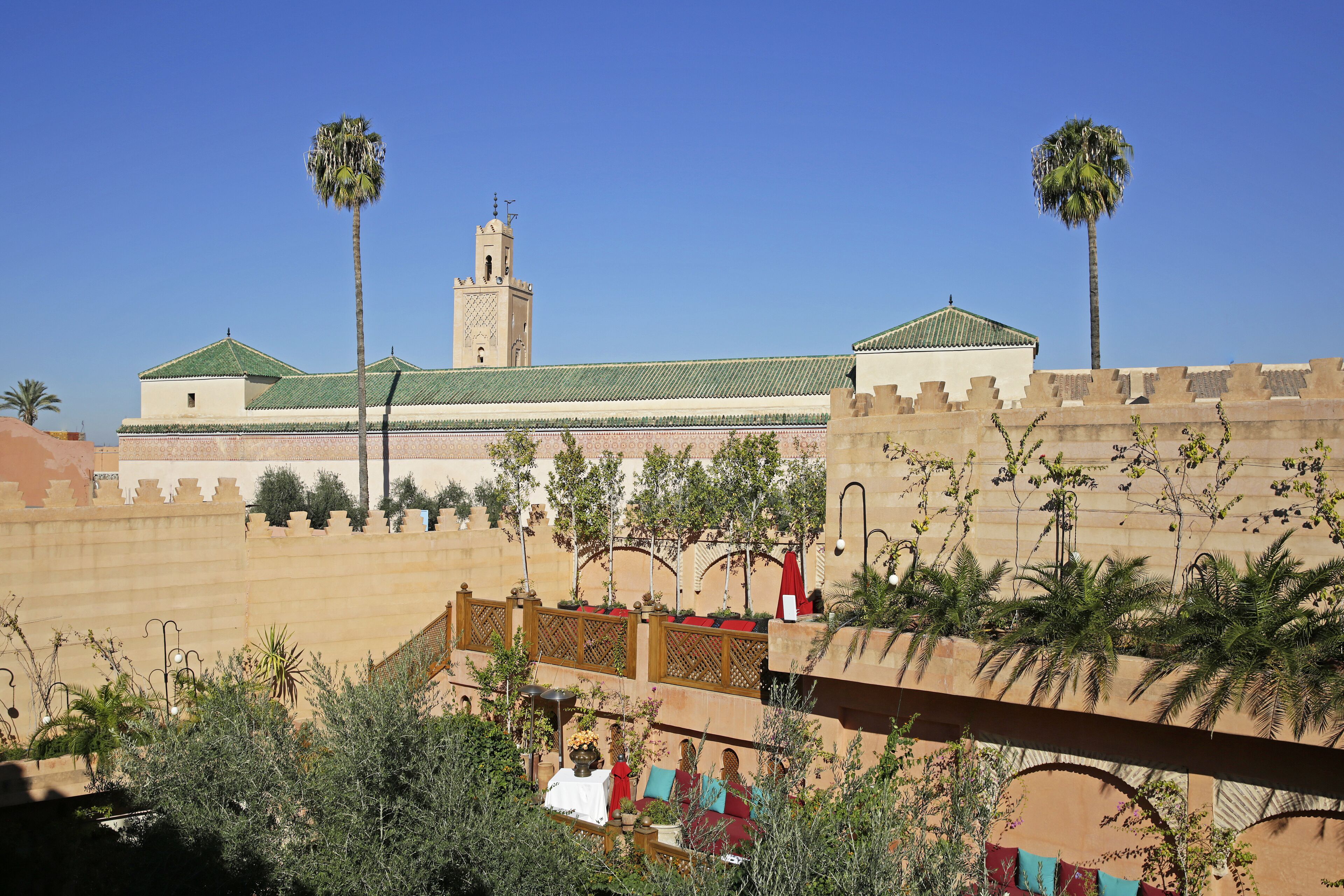 standard suite, garden view | city view