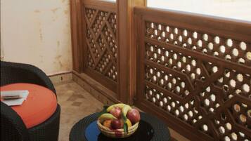 Deluxe Room, Garden View | Balcony view