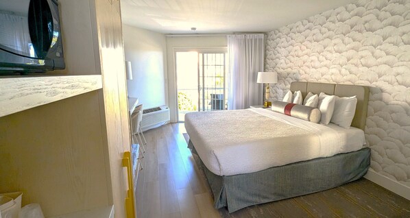 Habitación estándar, 1 cama King size, para no fumadores | Tabla de planchar con plancha, wifi gratis y ropa de cama 