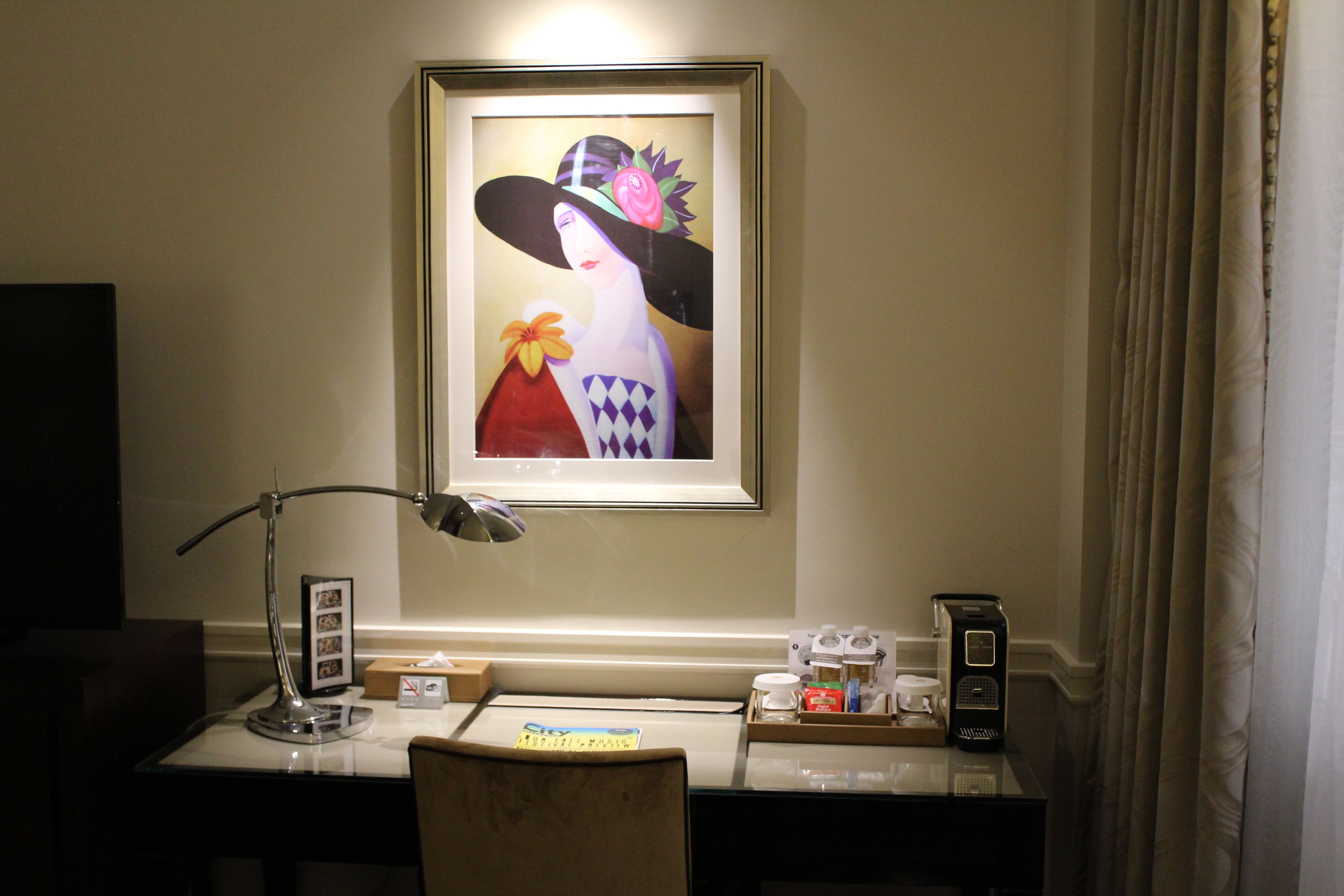 premium bedding, in-room safe, desk, laptop workspace