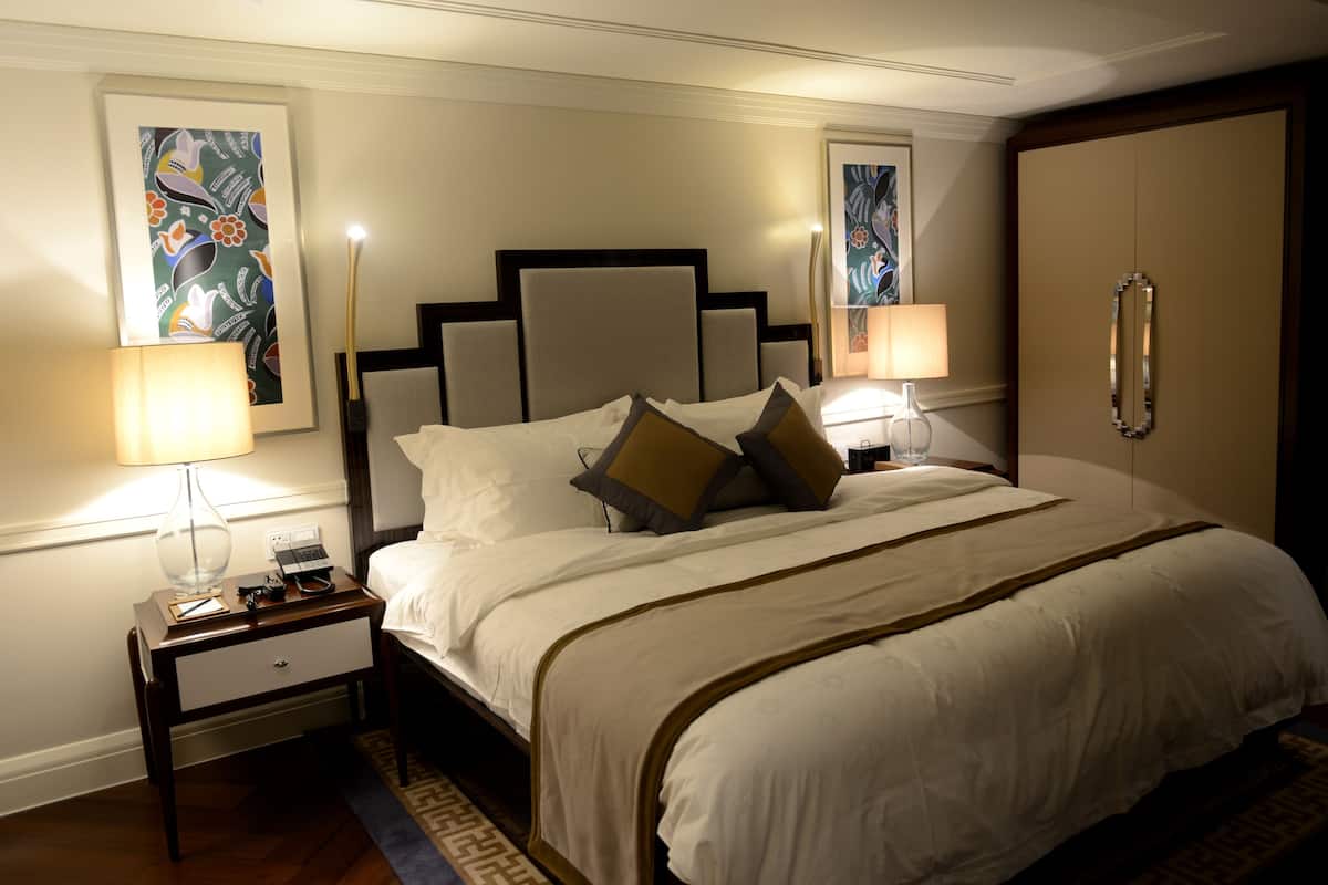 Extreme Sassy Double room | Premium bedding, in-room safe, desk, laptop workspace