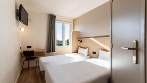 Premium bedding, desk, blackout curtains, soundproofing - Premiere Classe Marne La Vallée - Bussy Saint Georges (Bussy-Saint-Georges)