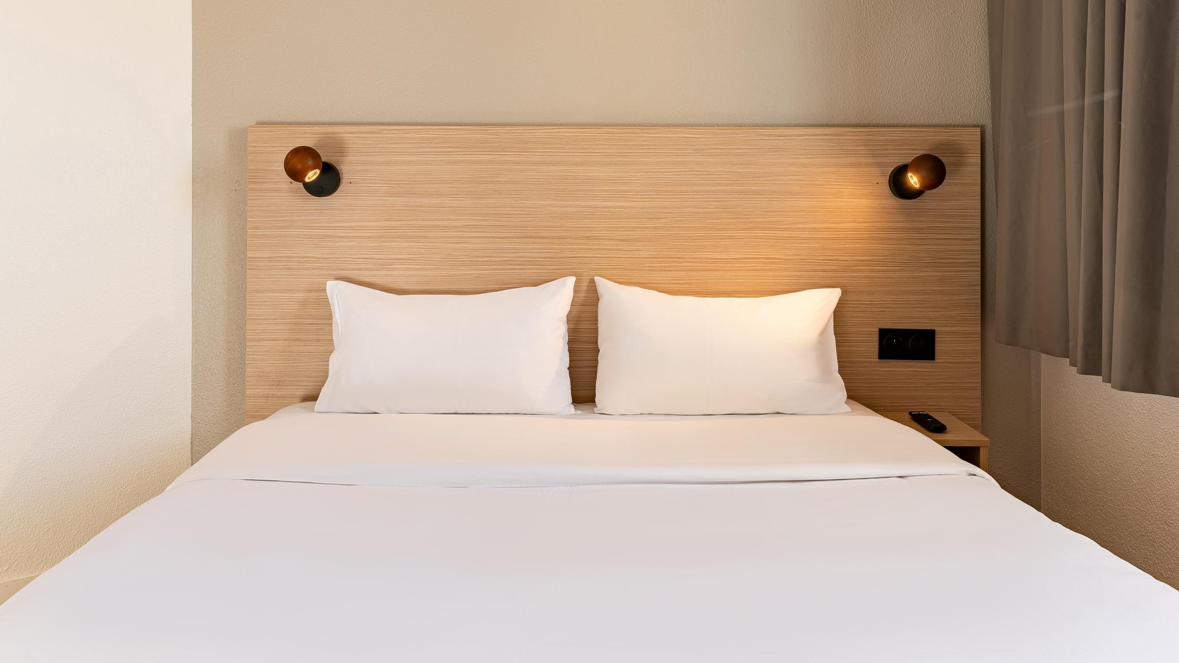 Rom – standard, 1 queensize-seng | Sengetøy av topp kvalitet, skrivebord, blendingsgardiner og lydisolert