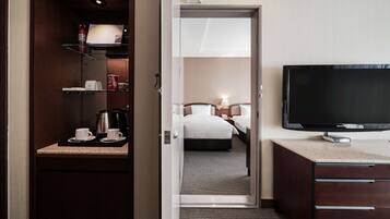 Family Room, Multiple Beds, Non Smoking, Connecting Rooms (Connecting rooms) | Premium bedding, down comforters, in-room safe, laptop workspace