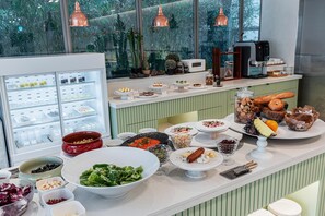 Päivittäinen buffetaamiainen maksusta