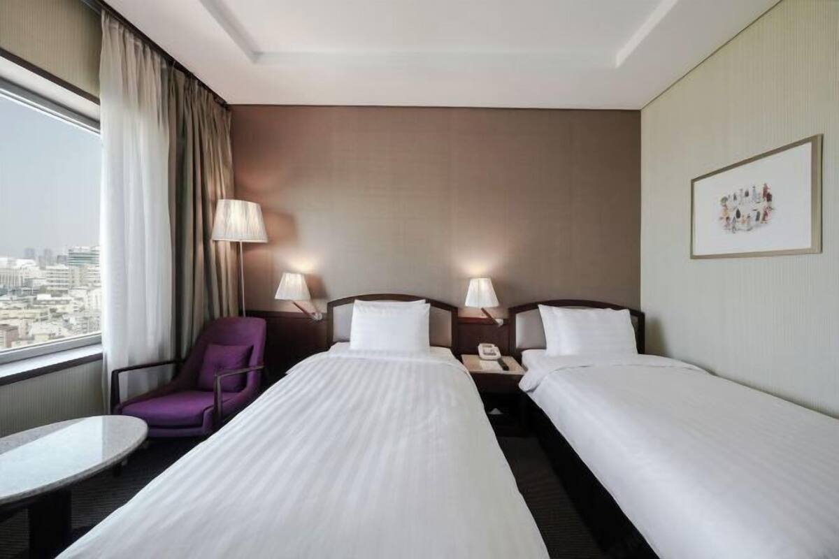 Premium bedding, down comforters, in-room safe, laptop workspace