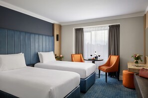 Caja de seguridad en la habitación y escritorio