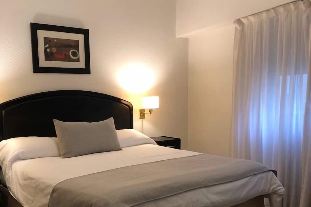 Single Room | In-room safe, desk, free WiFi