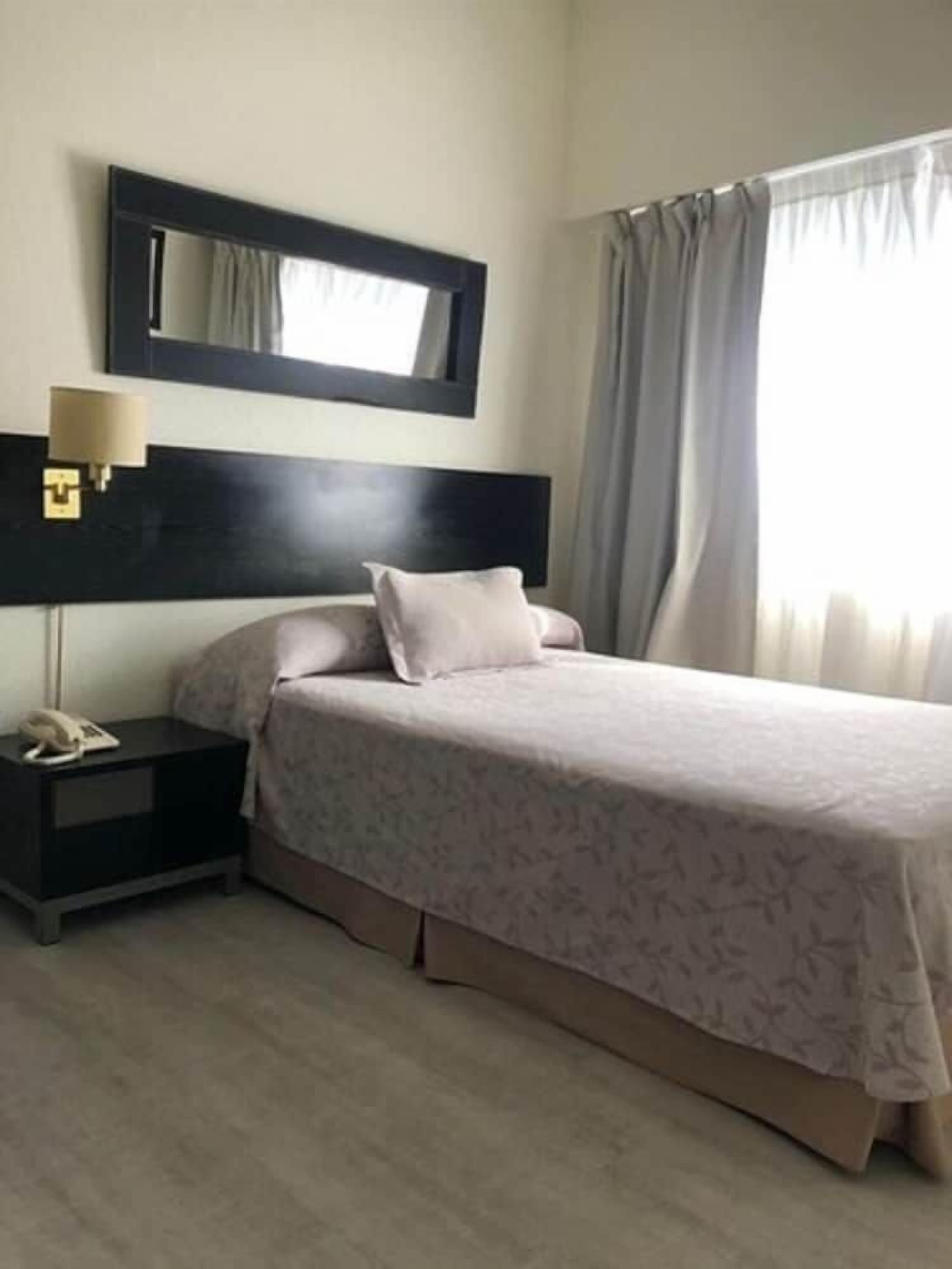 In-room safe, desk, free WiFi