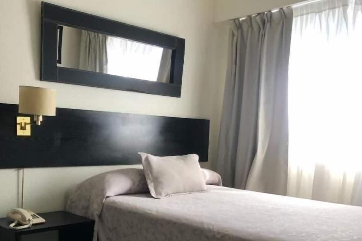 In-room safe, desk, free WiFi