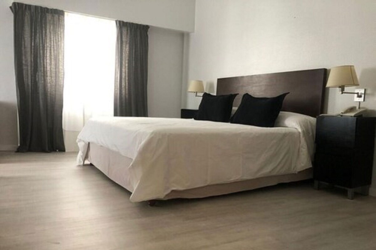 In-room safe, desk, WiFi (free)