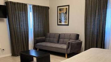 Habitación doble | Caja de seguridad en la habitación, escritorio y wifi gratis