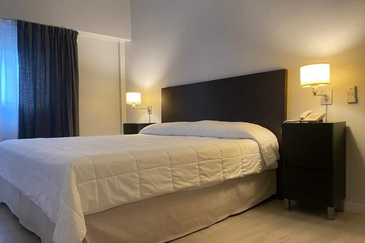 In-room safe, desk, free WiFi