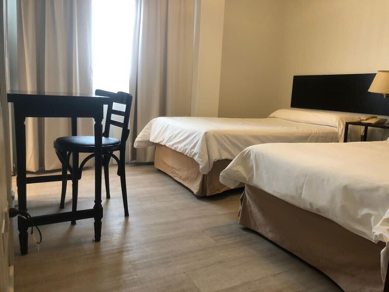 In-room safe, desk, free WiFi