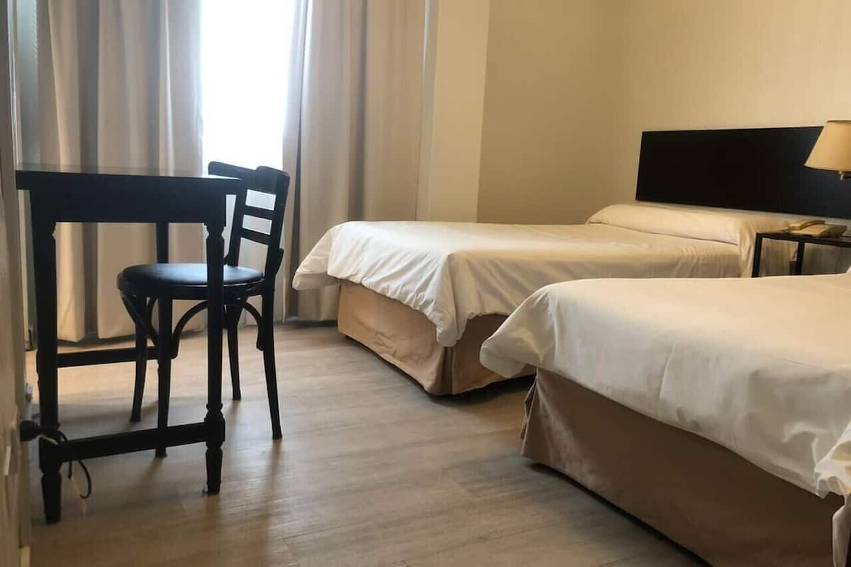 In-room safe, desk, free WiFi
