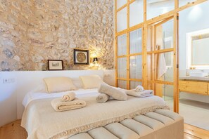 Superior Studio, 1 Bedroom, Terrace, Garden View | Individually decorated, individually furnished, laptop workspace - Agroturismo sa Rota den Palerm (Lloret de Vistalegre)