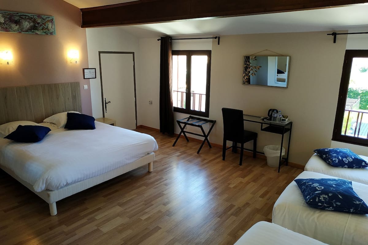 quintuple room | desk, free wifi, bed sheets