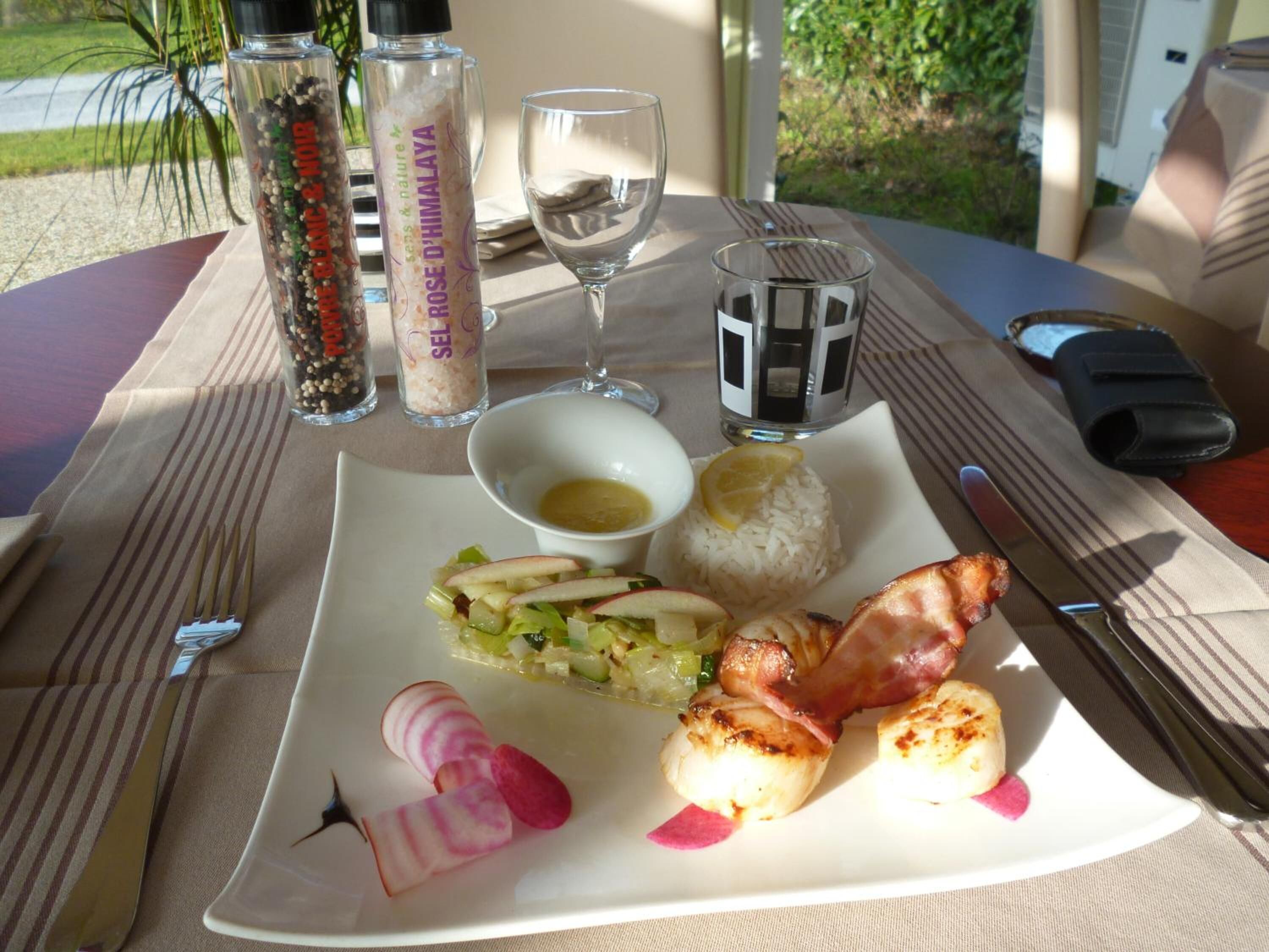 breakfast, lunch, dinner served; regional cuisine