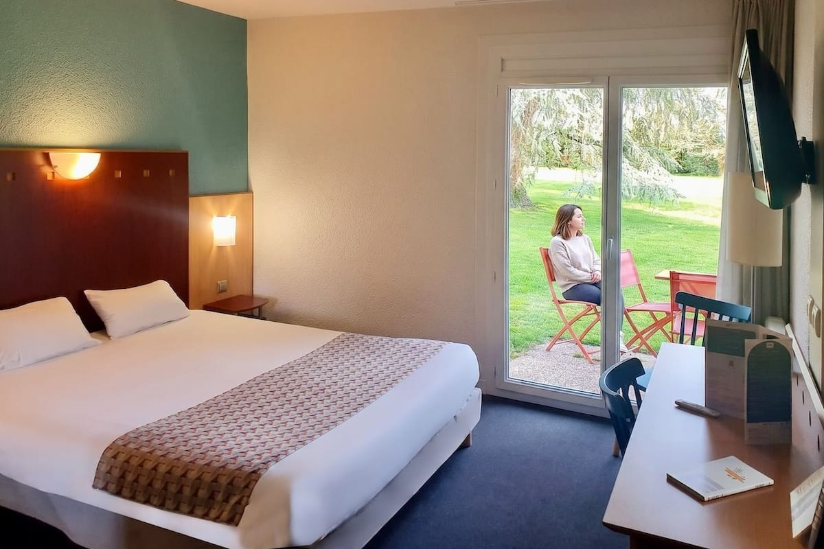 In-room safe, desk, soundproofing, free WiFi