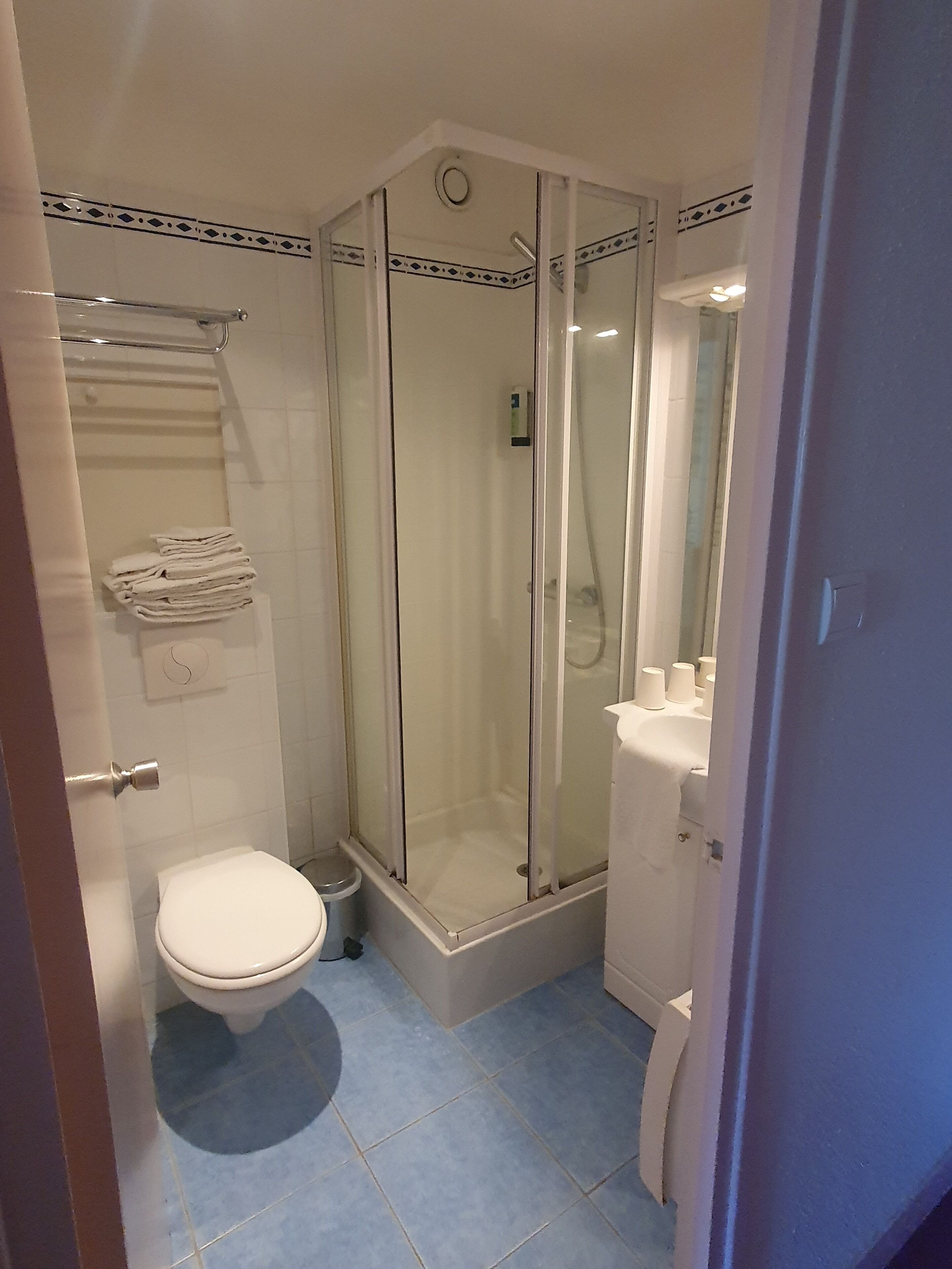 family room | bathroom | free toiletries