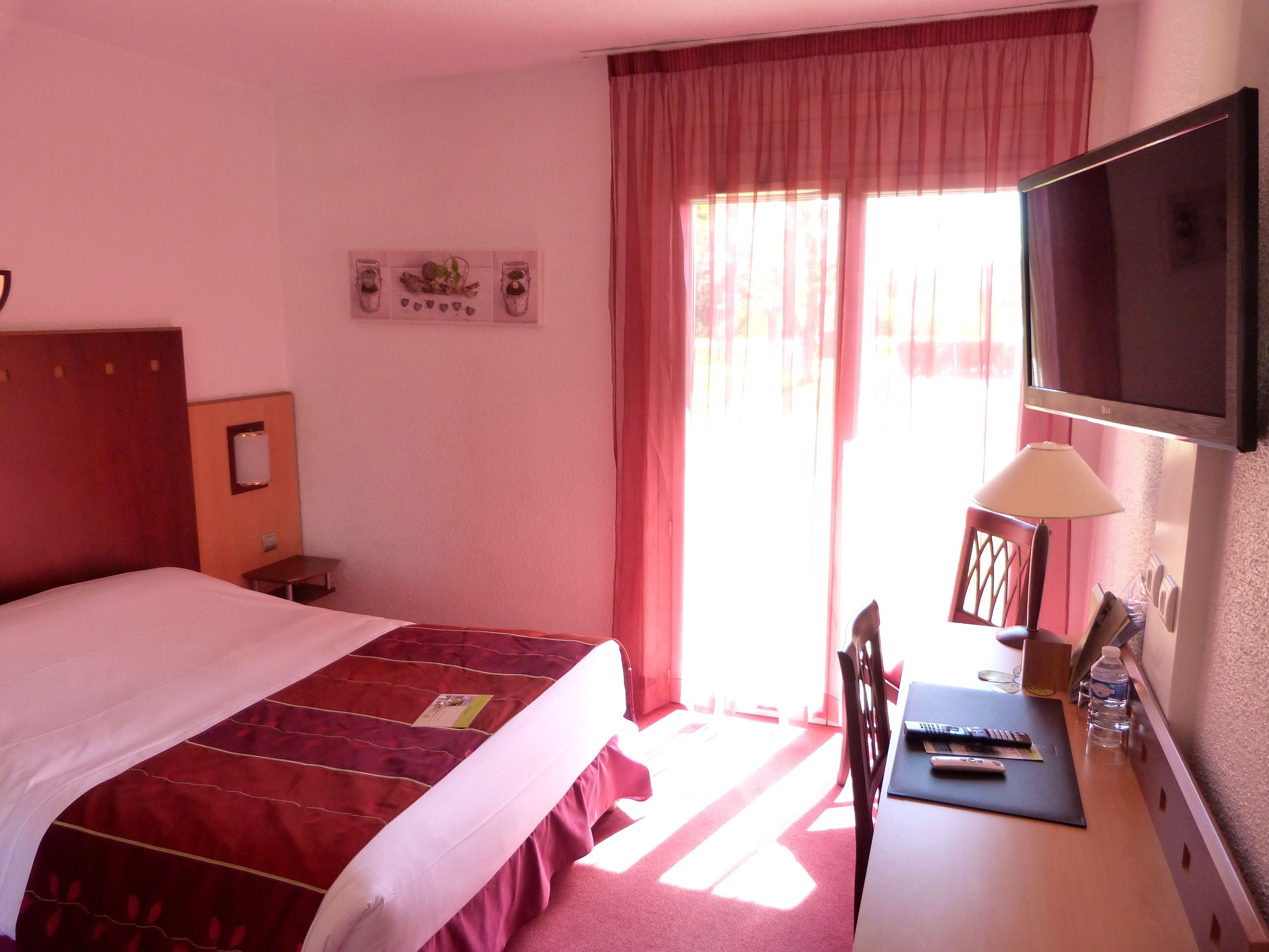 standard single room (air conditioning ) | in-room safe, desk, soundproofing, free wifi