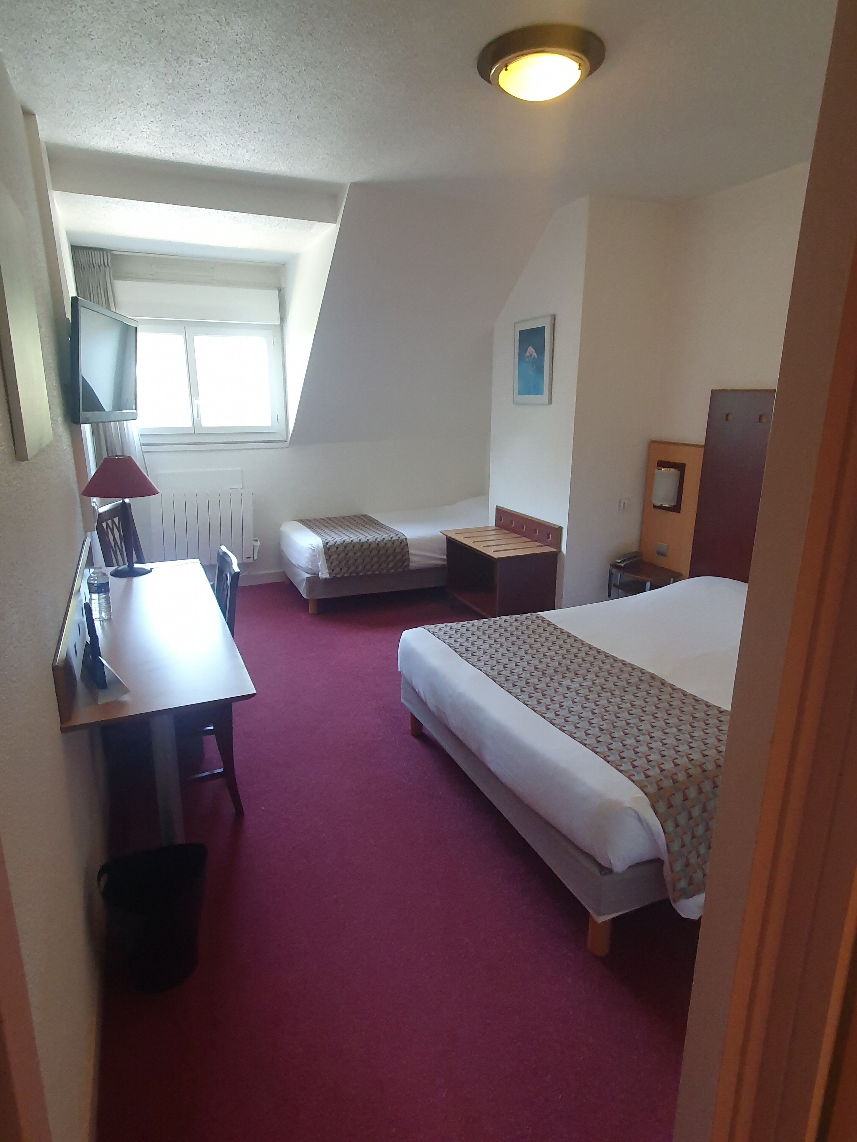 family room | in-room safe, desk, soundproofing, free wifi