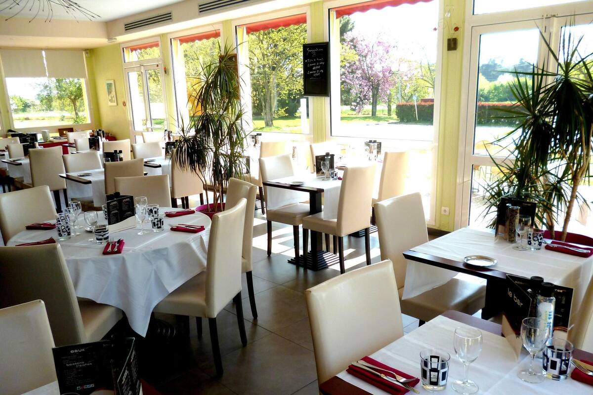 Dineren | Ze serveren er ontbijt, lunch en diner 