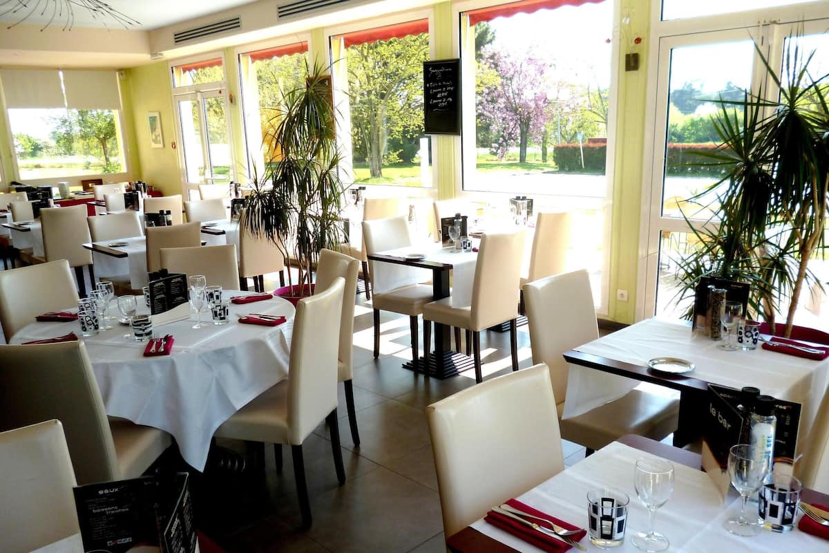 Restaurantes | Se sirven desayunos, comidas y cenas